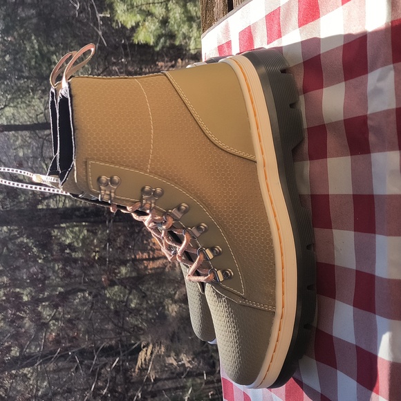 Dr. Martens Combs W Boots - Picture 5 of 9